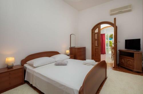 Sunrise Beach Apartments