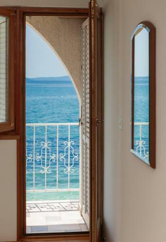 Sunrise Beach Apartments
