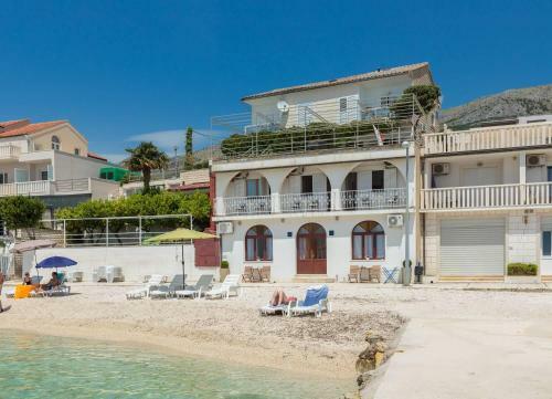 Sunrise Beach Apartments