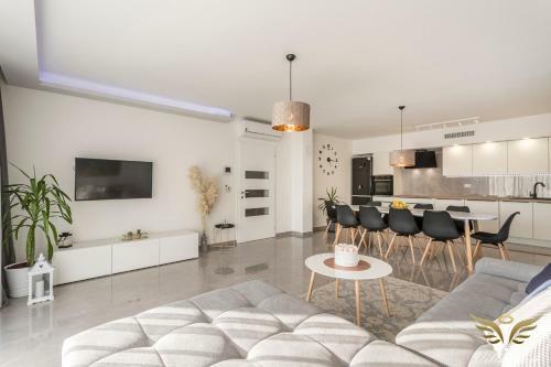 Brand New And Unique Villa Tomi
