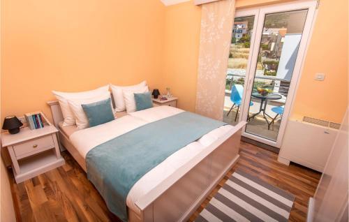 Beautiful Apartment In Podstrana With 2 Bedrooms