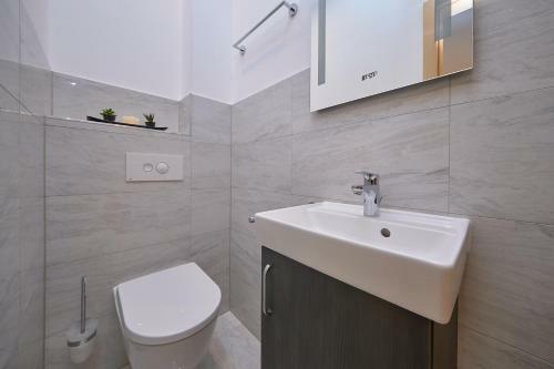 Apartamento M Entire Floor In A Spacious House With Pool