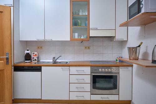 Apartamento M Entire Floor In A Spacious House With Pool
