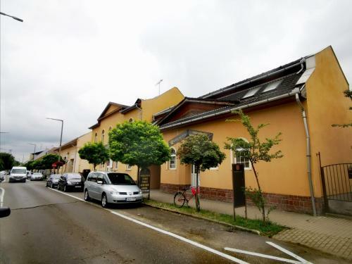 Bed & Breakfast Komplex -rendezv�nytermek-panzi�-apartman-irod�k-