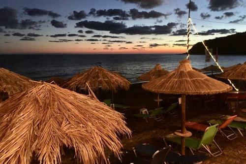 Comfortable Family House Nearby Mirtos