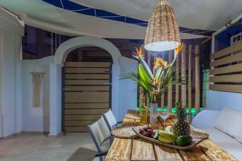 Idalia Stylish Apartment With Hot Tub