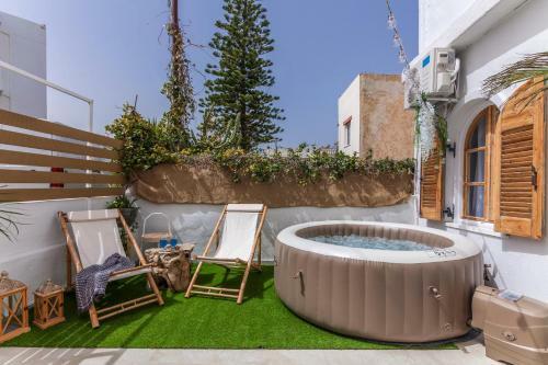 Idalia Stylish Apartment With Hot Tub