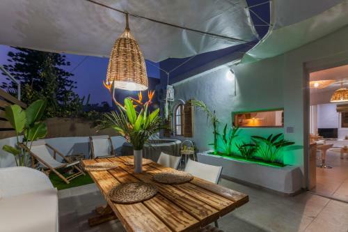 Idalia Stylish Apartment With Hot Tub