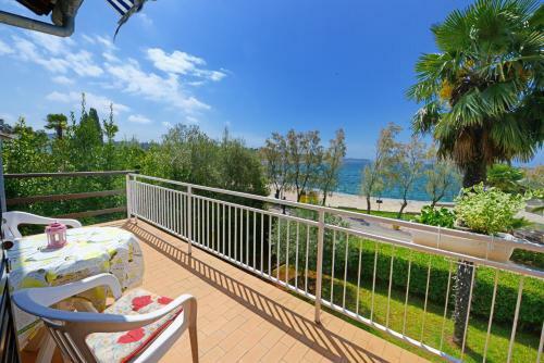 Beautiful Apartments First Row To The Sea