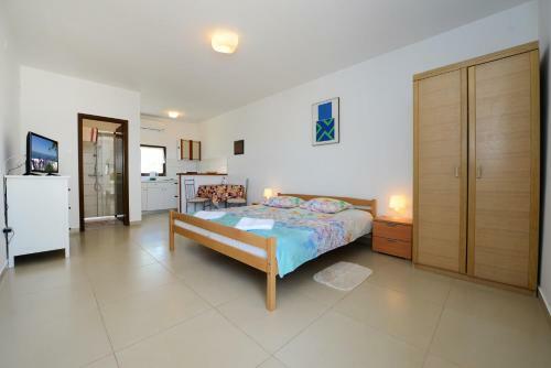 Beautiful Apartments First Row To The Sea