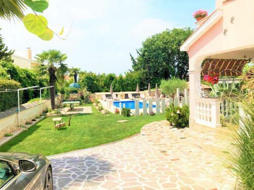 Apartment Villa Engel With Pool