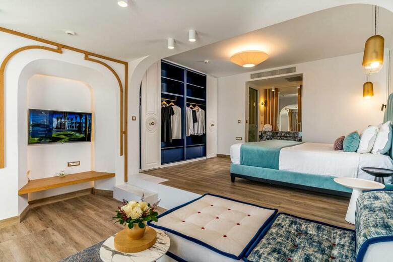 Hotel Cresanto Luxury Suites