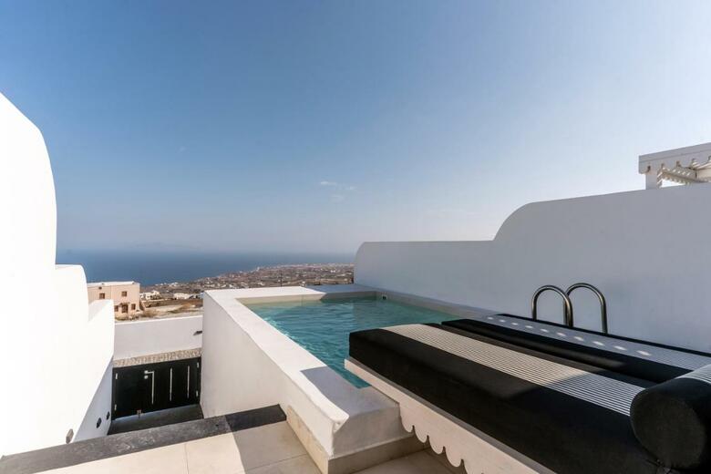 Hotel Cresanto Luxury Suites
