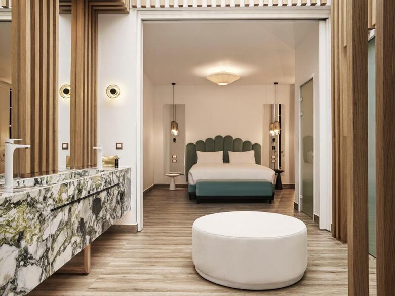 Hotel Cresanto Luxury Suites
