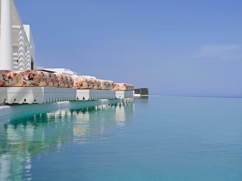 Hotel Cresanto Luxury Suites