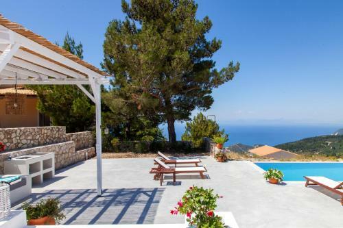 Villa In Kalamitsi With An Incredible View
