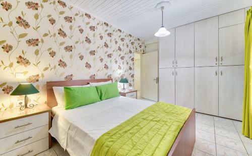 Ina Apartments