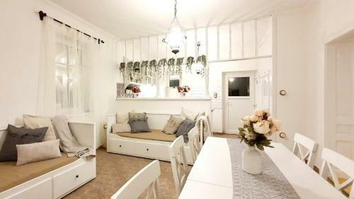 Villa H�that�r Wellness Vend�gh�z - Fecskef�szek