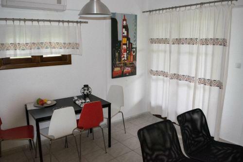 "the Red Kitchen" Family House At Kalyves