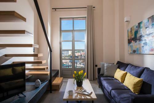 King's Blue , Port View Apartment