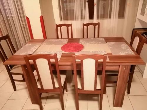 Ak�cvir�g Vend�gh�z
