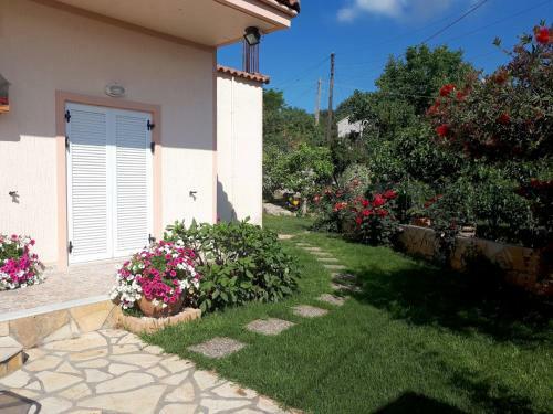 Summer Village House Popi