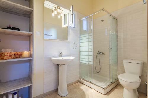 Stylish Seaside Home - Fully Equipped, Big Terrace