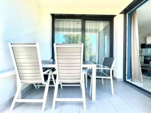 Lakeside Prestige Luxury Apartment