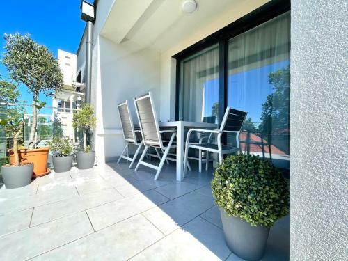 Lakeside Prestige Luxury Apartment
