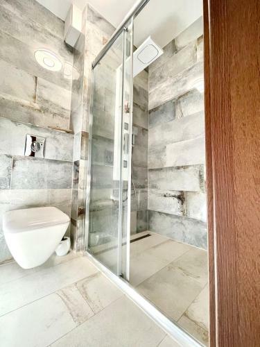 Lakeside Prestige Luxury Apartment