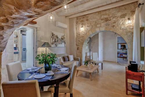 Holiday Home, Kastellos