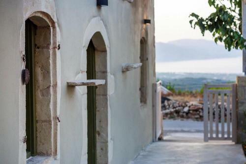 Holiday Home, Kastellos