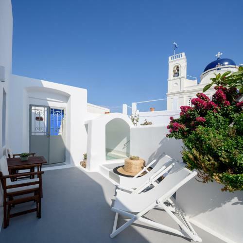 Betty's Home Santorini