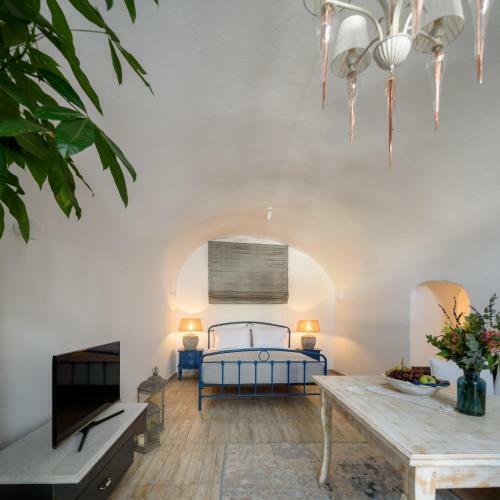 Betty's Home Santorini