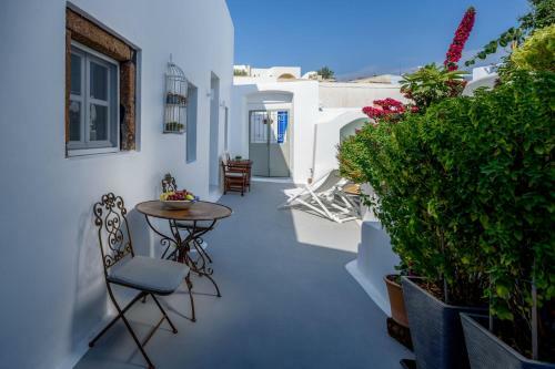 Betty's Home Santorini