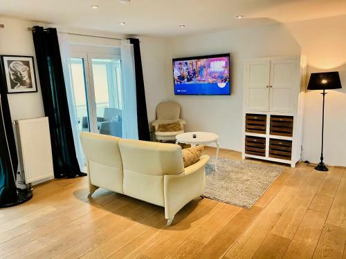 Apartamento Stilvolle Stadtwohnung Mit Balkon, Kamin, Klima