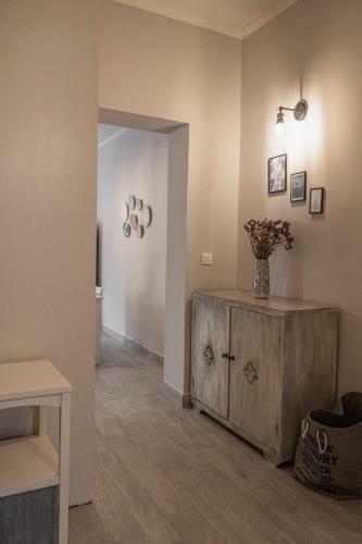 Lefko?s House- Contemporary, Fully Renovated House