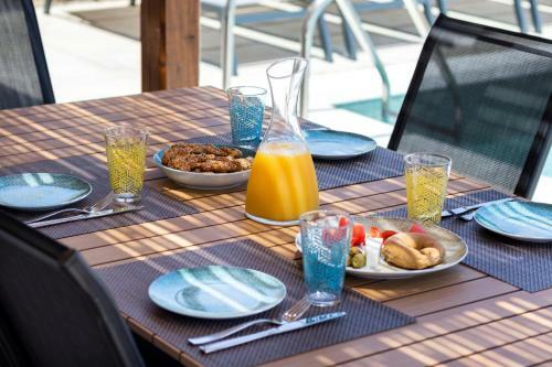 Cato Agro 4, Seafront Villa With Private Pool