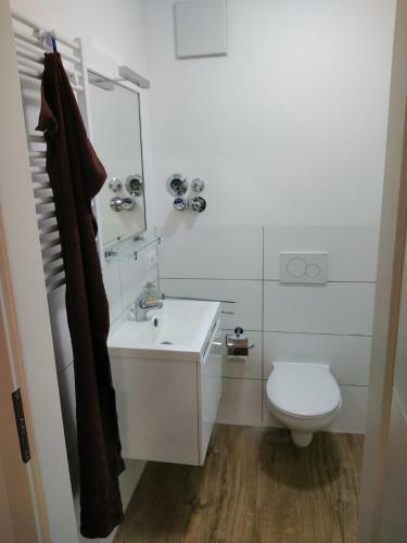 Apartamento Sch�ne, Gem�tliche M�blierte 2 Zi Wohnung In Rgb