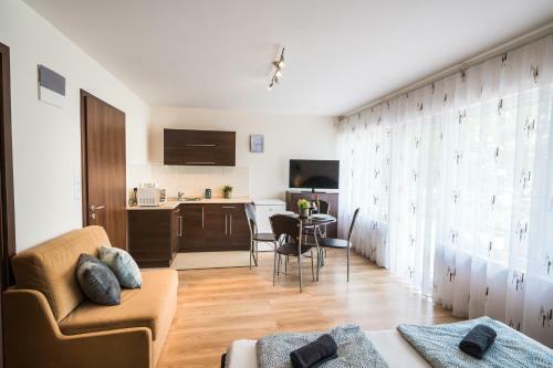 Siesta Sziget - Panor�m�s Balatonparti Apartmanok