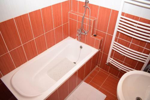 Lilian Apartmanh�z