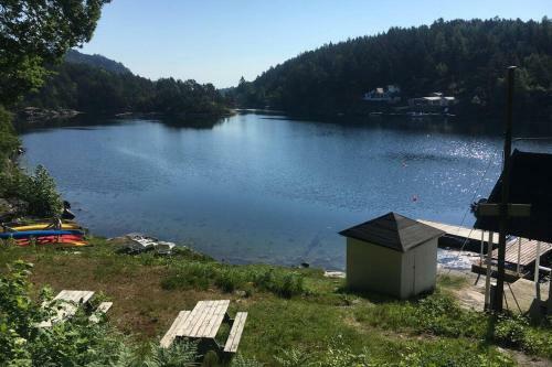 Newly Renovated Rustic Seaside Cabin B�r�y 3 Boat