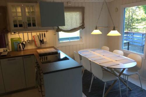 Newly Renovated Rustic Seaside Cabin B�r�y 3 Boat
