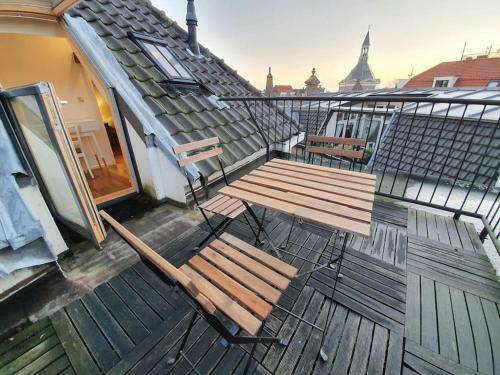 Canal House 8 Person