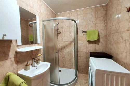 Apartamento Spacious Quiet Flat, Free Parking Included