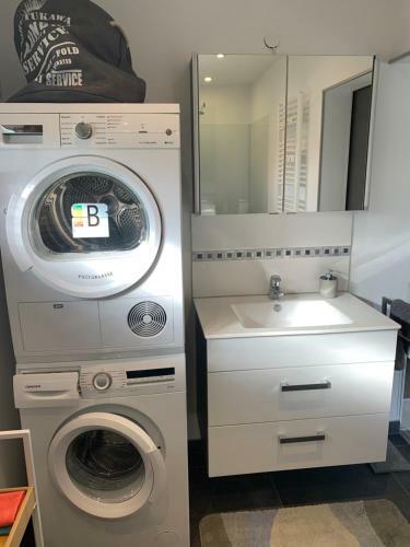 Modernes Haus Auf Gro�em Grundst�ck Im Gr�nen