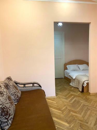 Apartment On Zaliznychna Street