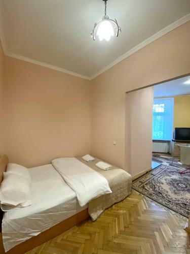 Apartment On Zaliznychna Street