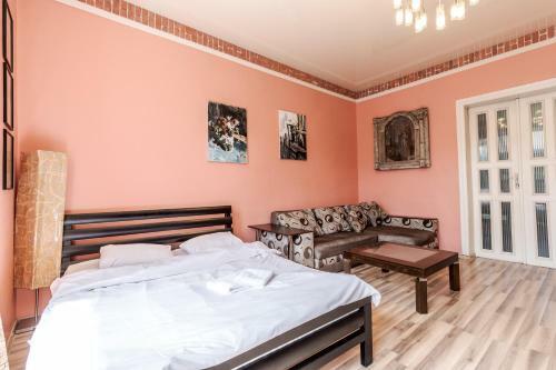 Danylo Halytsky Apartment