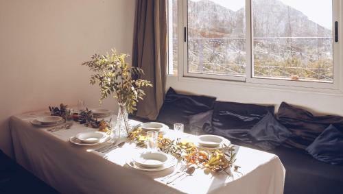 Hostal Monkey Fingers By Fatima Mellal